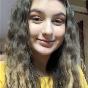 Meet your Posher, Caitlin